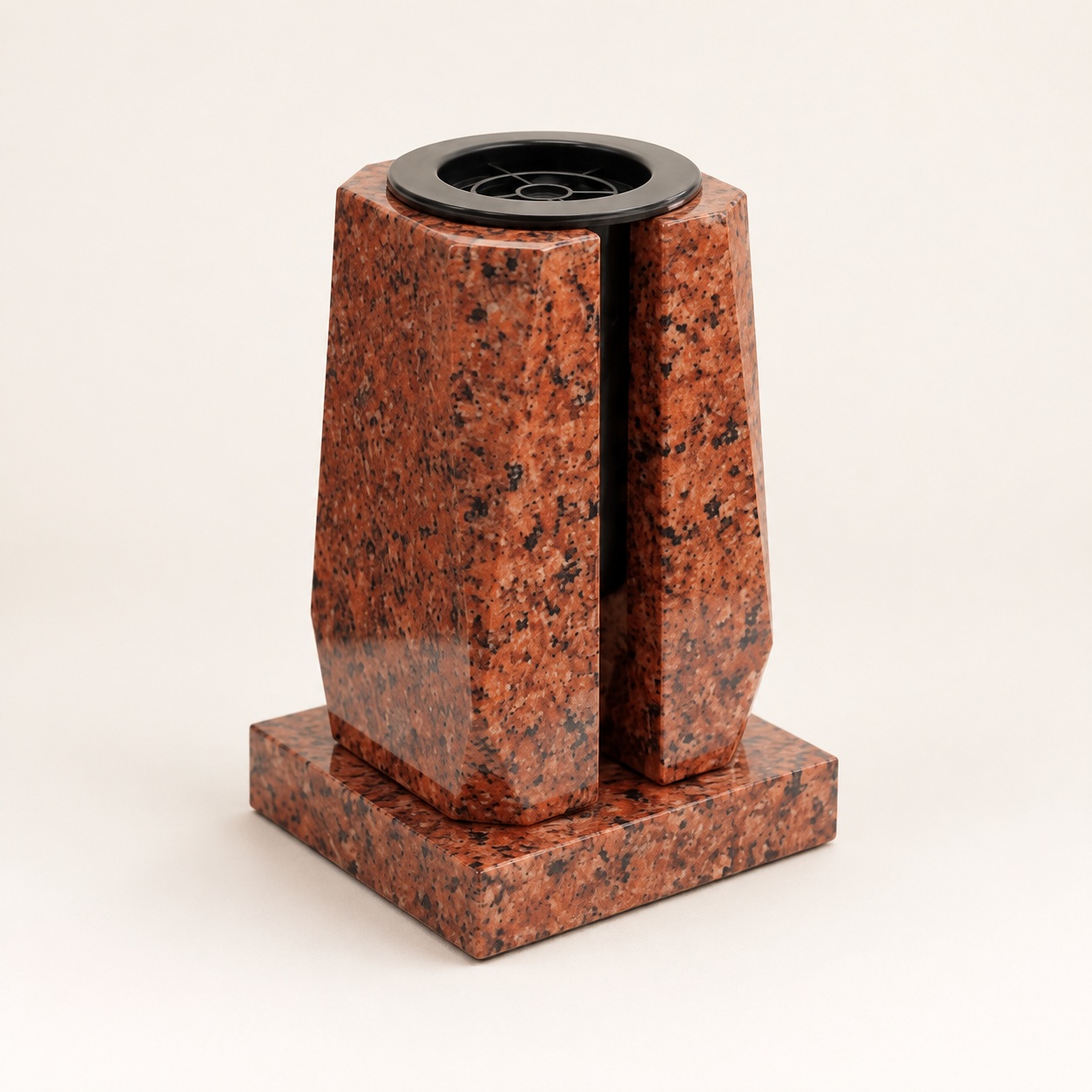 Ваза Бочка (23*15*15, гранит Лезник, с вкладышем), ГЗ-769